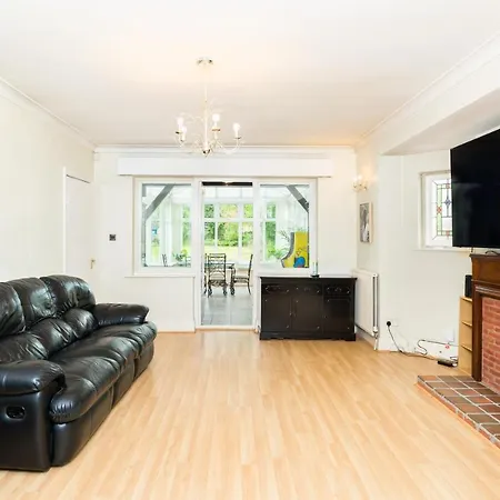 Beautiful 6 Bedroom House For 17 Guests Next To Edgbaston Stadium Birmingham Exterior photo