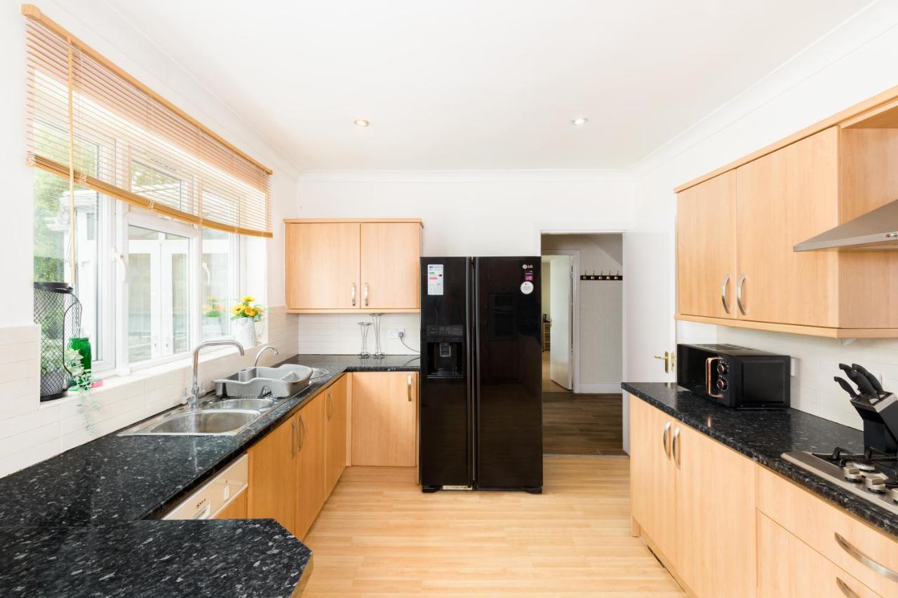 Beautiful 6 Bedroom House For 17 Guests Next To Edgbaston Stadium